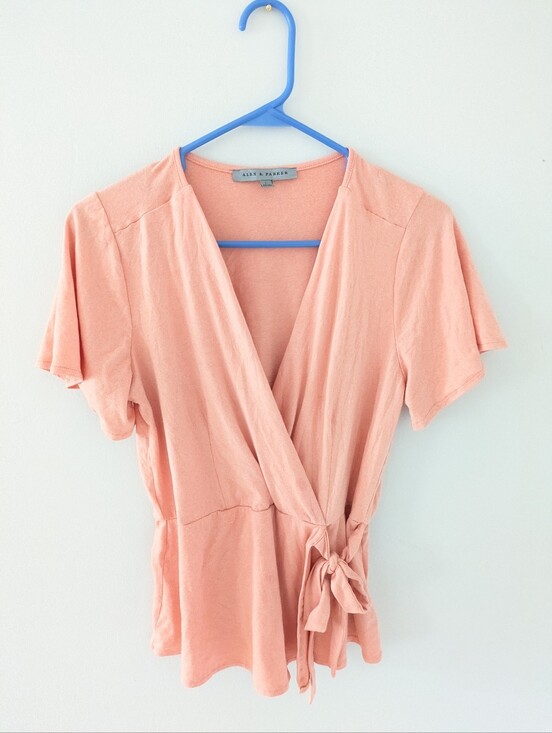Tops - Peach Wrap Tie-Front Top Flutter Sleeves Ruffle Bottom Alex And Parker Size S